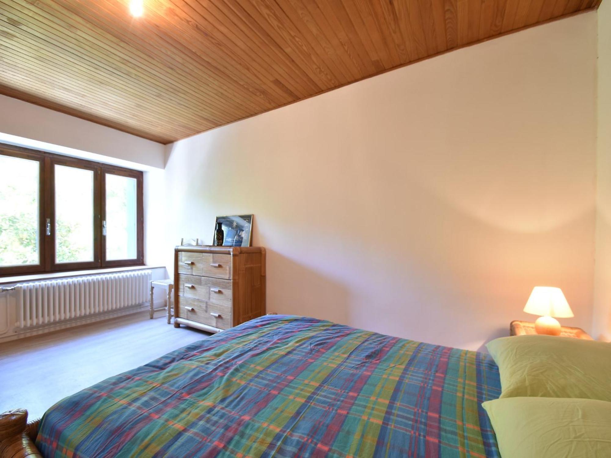 Superb Holiday Home With Private Garden Yvias ภายนอก รูปภาพ